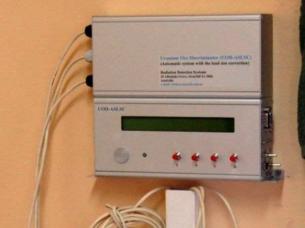 Uranium Ore Discriminator — Automatic with Load-Size Correction — additional view